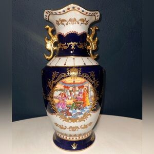 Elegant Blue and Gold Chinese style Vase